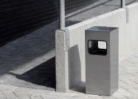 Kovový čtvercový odpadkový koš s popelníkem - Stříbrný DURABLE