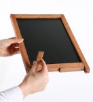 Dřevěný stolní popisovatelný rámeček 215,9x279,4 mm A-Z Reklama CZ