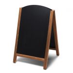 Dřevěný zaoblený poutač s křídovou tabulí 55x85 - světle hnědý