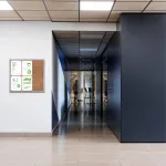 Informační Vitrína interiérová - 12xA4 korková stěna - SCRITTO ECONOMY A-Z Reklama CZ