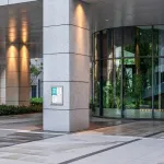 Venkovní uzamykatelná vitrína Alpha 4xA4 - stříbrná A-Z Reklama CZ