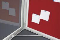Voděvzdorná vitrína s textilní stěnou - 4x A4, červená A-Z Reklama CZ